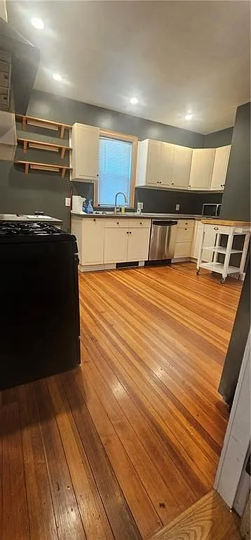 2 bed, 1.0 bath, 950 sqft, $2,150 — Photo 2