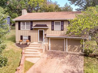 8811 W 89th St, Overland Park, KS 66212