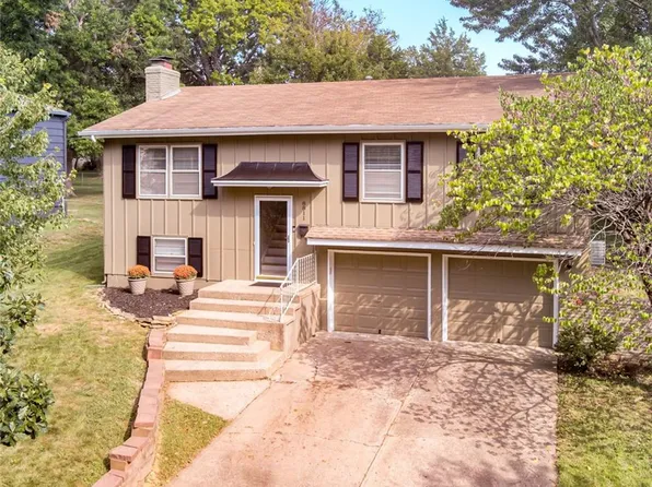8811 W 89th St, Overland Park, KS 66212