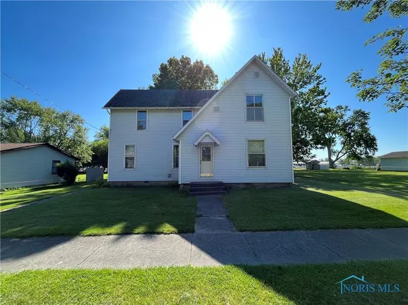 824 Daggett Dr, Napoleon, OH 43545