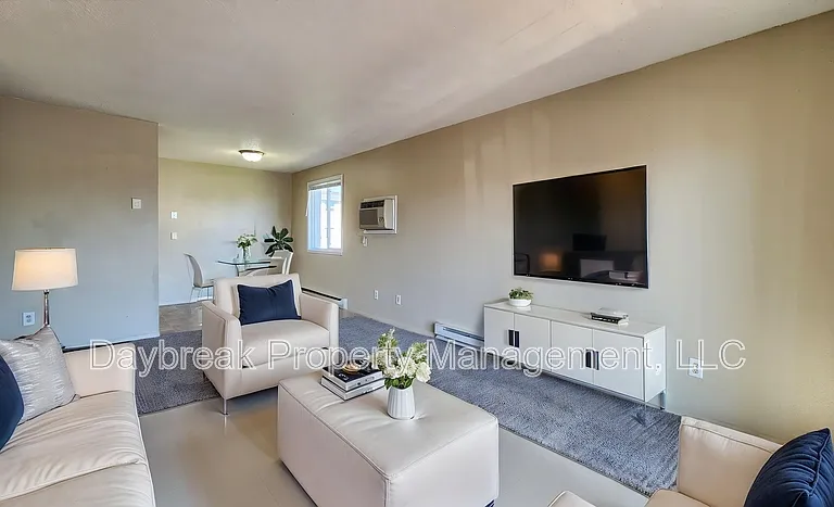 2414 3rd Ave N #7 — Photo 1