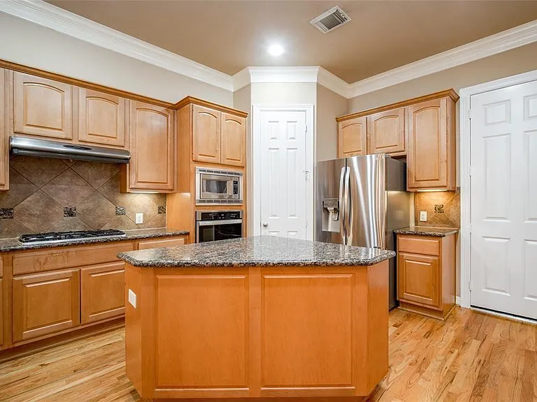 2906 Royal Oaks Crst — Photo 8