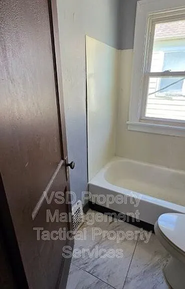 4024 E 143rd St #UP — Photo 10