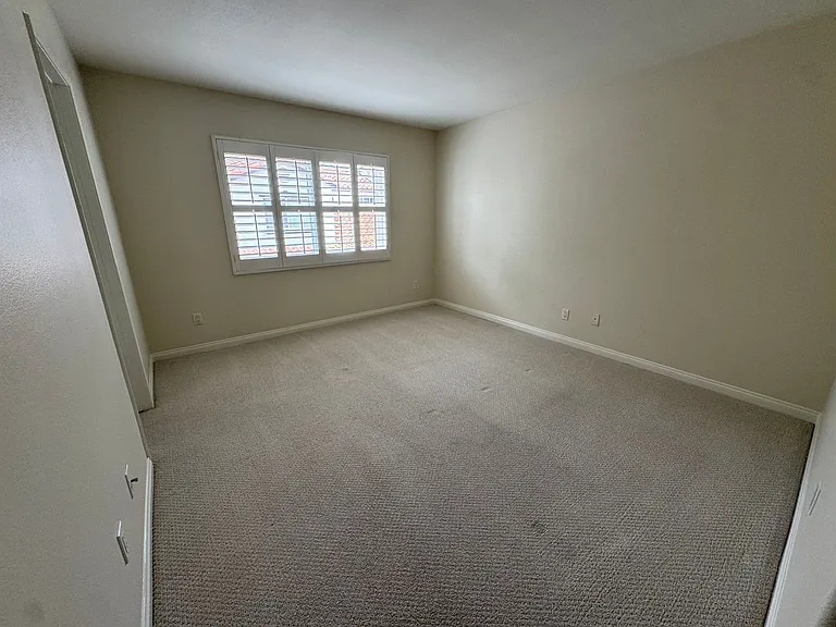 3231 Royal Oaks Dr — Photo 6