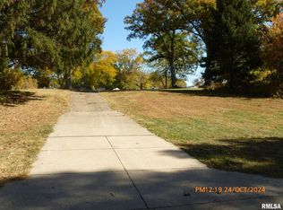 936 37th St, Moline, IL 61265