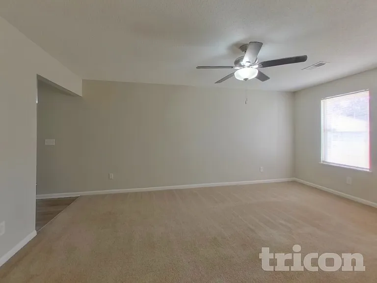 208 Denby Cir — Photo 3