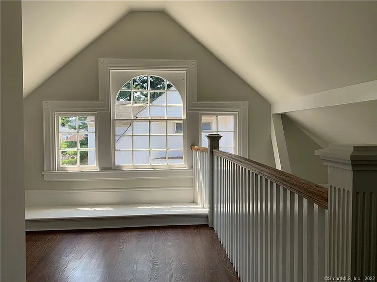 4 Morgan Ave — Photo 30