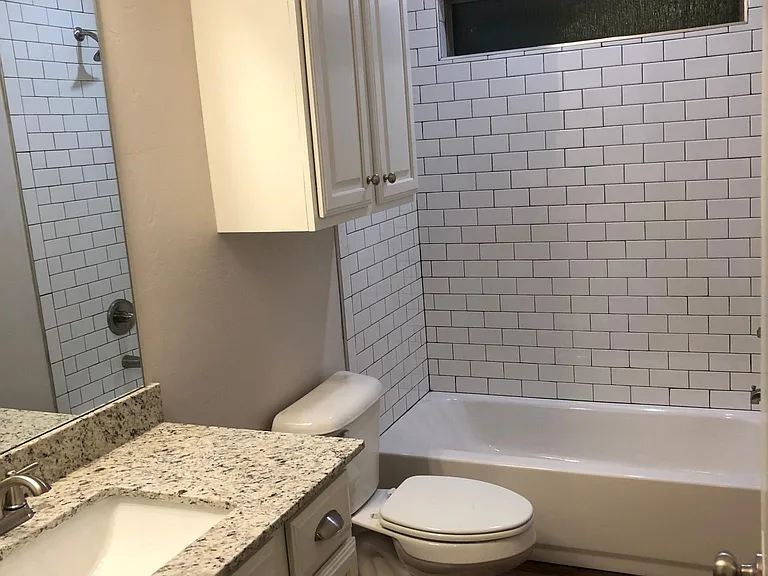 200 SW 146th St — Photo 5