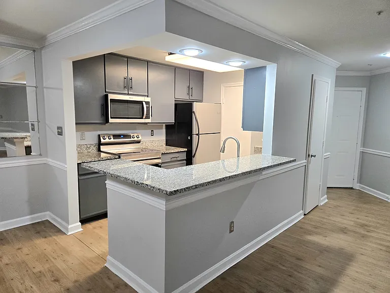 3315 Sir Thomas Dr #33 — Photo 2