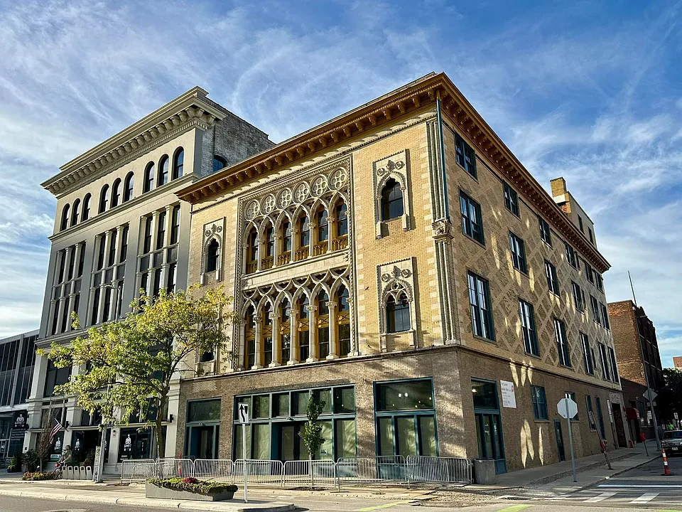 725 Jefferson Ave #403