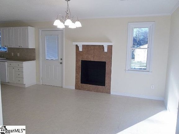 4th image of 8 Vicksburg Dr