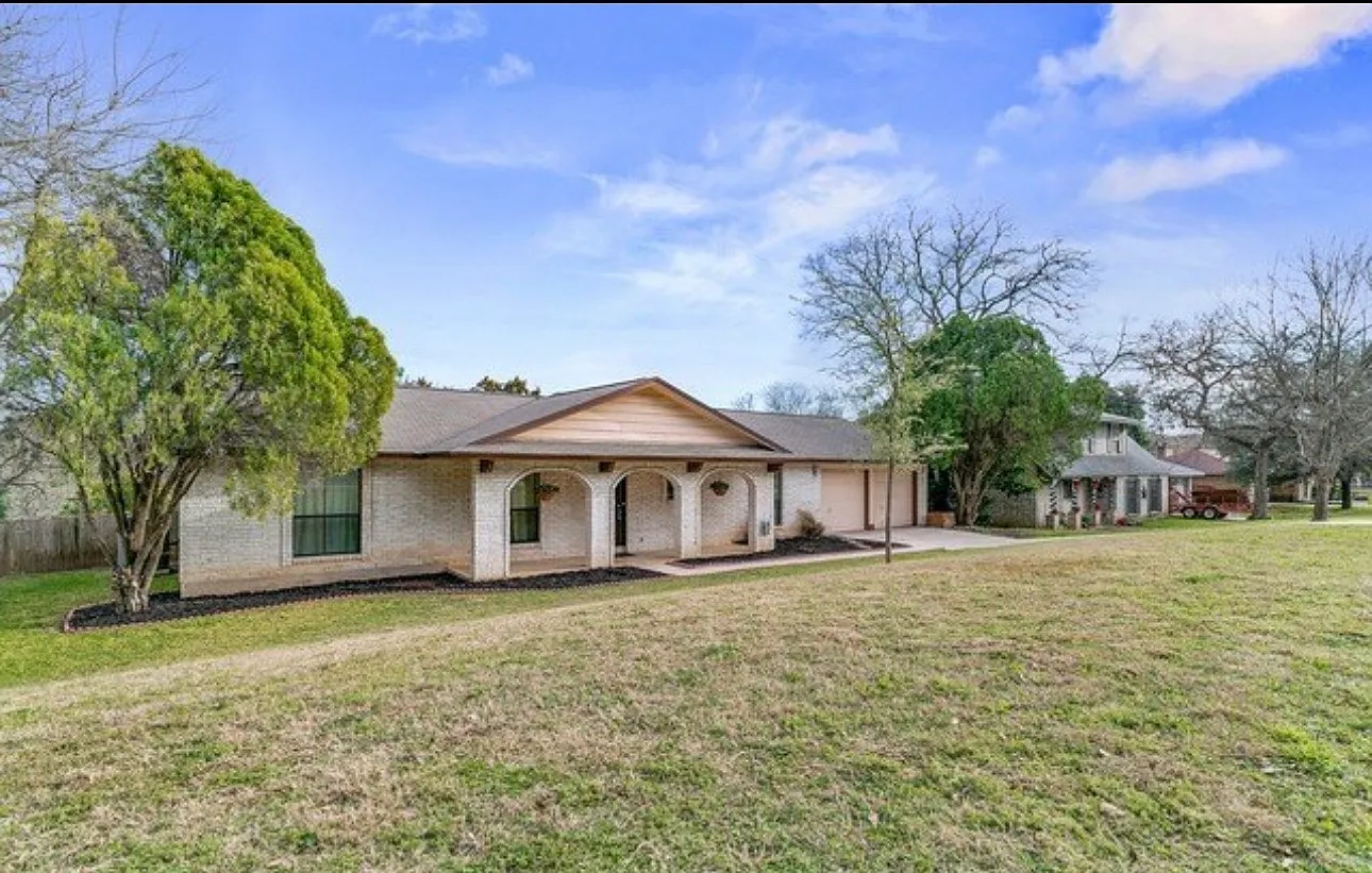 4 bed, 2170 sqft, $1,895 — Photo 3
