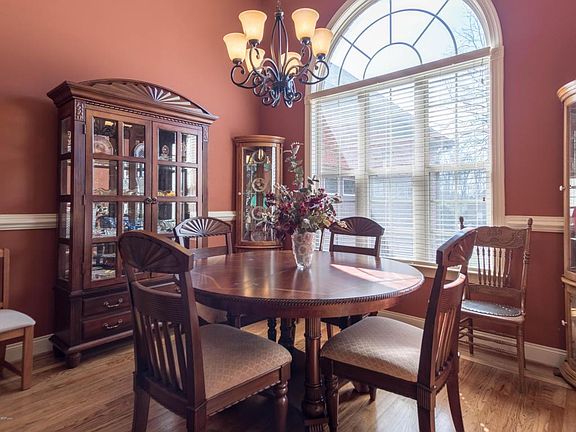 Image 5: Dining Area
