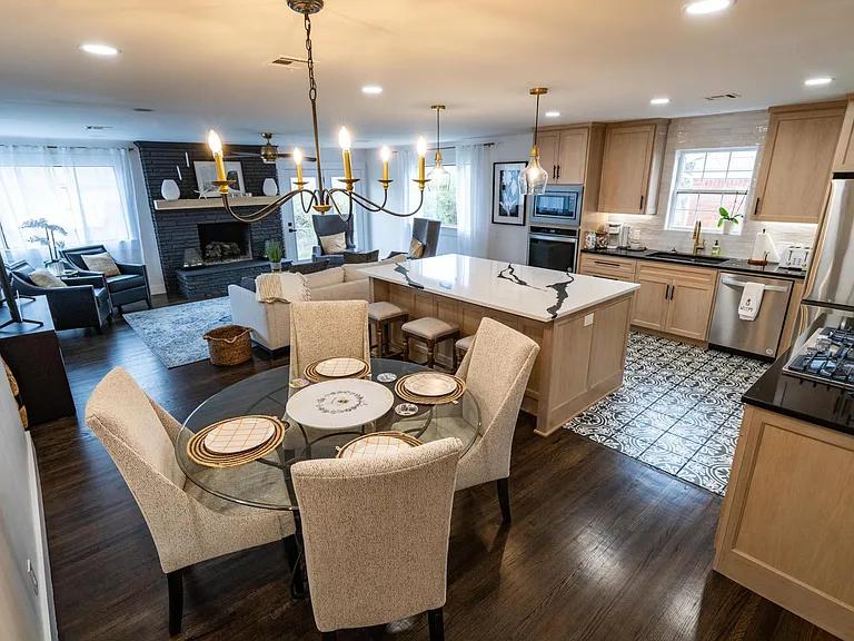 4932 S Newport Ave — Photo 1