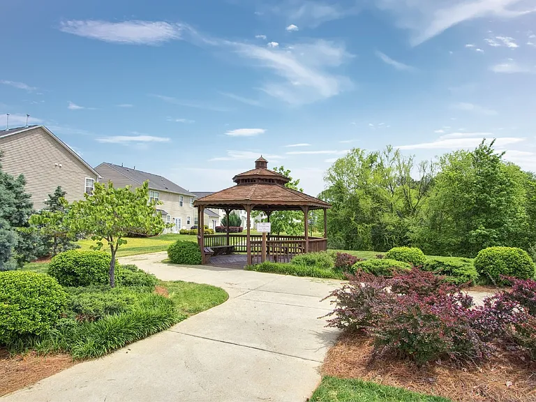 412 Cline Falls Dr — Photo 34