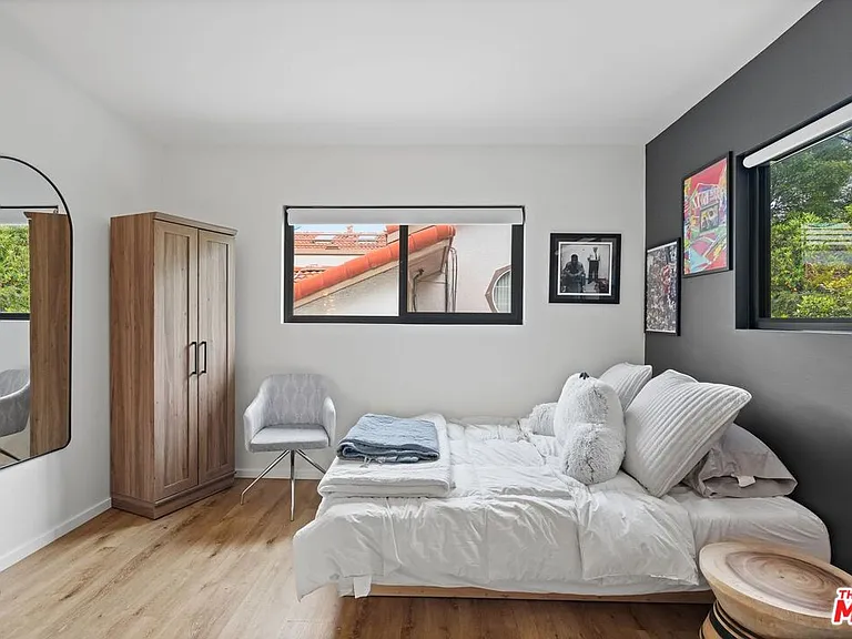 6558 Lasaine Ave — Photo 9