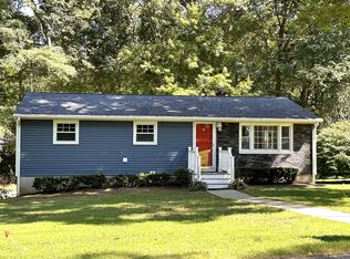 40 Damon Heights Rd E, Niantic, CT 06357