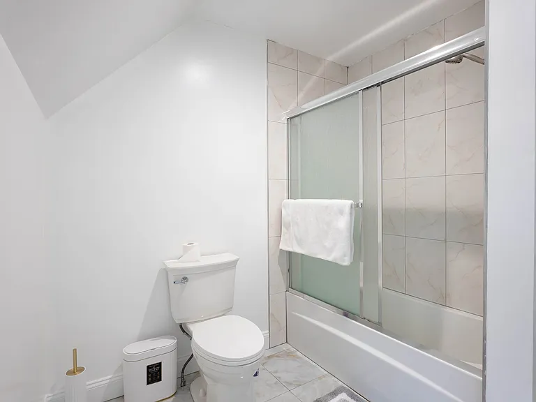 16 Hollyoak Ave — Photo 26