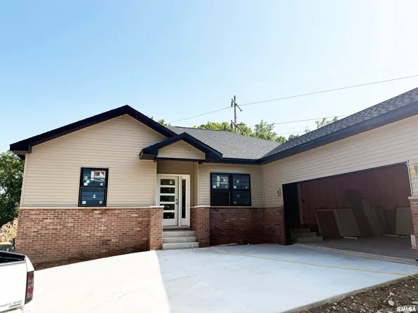 2610 W Lauren Ln, Peoria, IL 61614