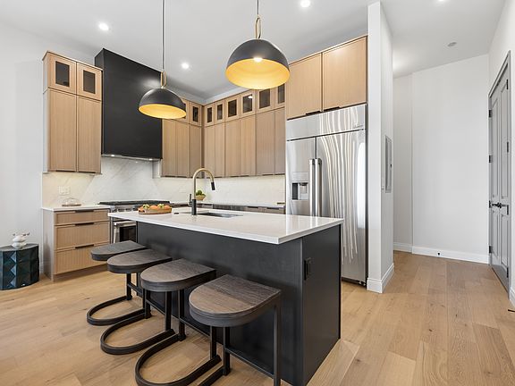 5th image of 1615 W Irving Park Rd #3N
