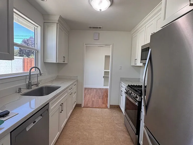 209 E Laurel Dr — Photo 8