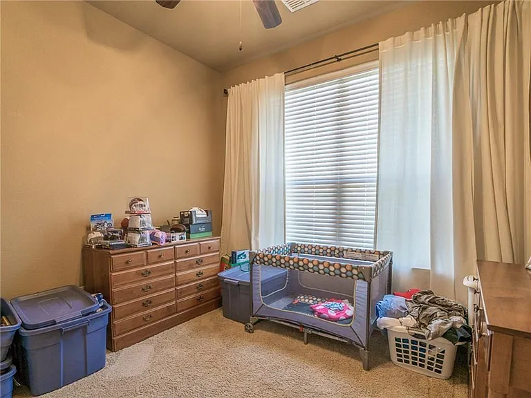 5733 Lois Ln — Photo 8
