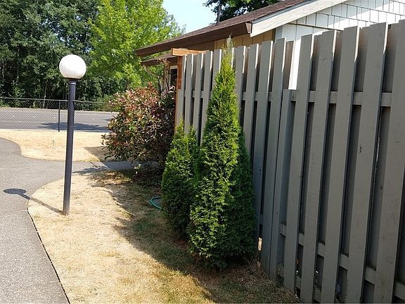 3rd image of 4914 Cottage Ln SE