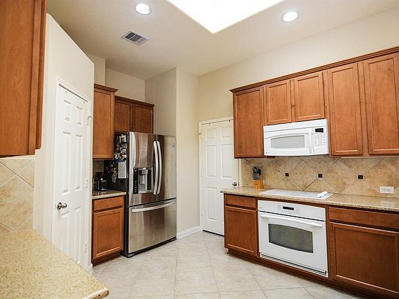 3rd image of 7504 Lakeside Manor Ln