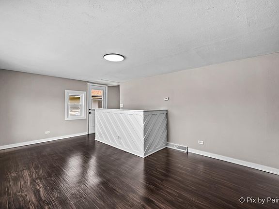 2nd image of 711 10th Ave