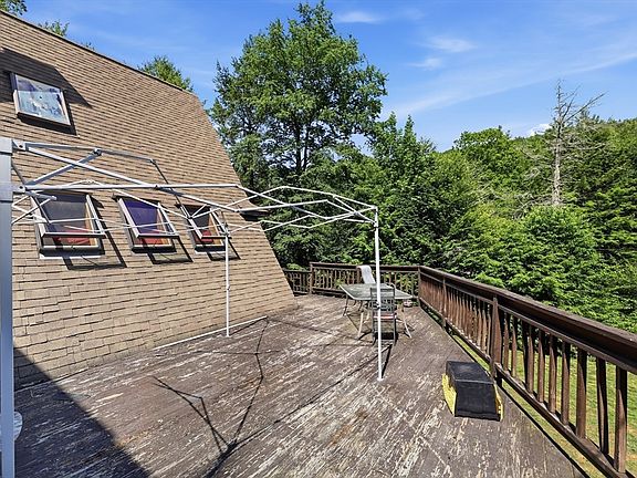 3rd image of 143 River Rd