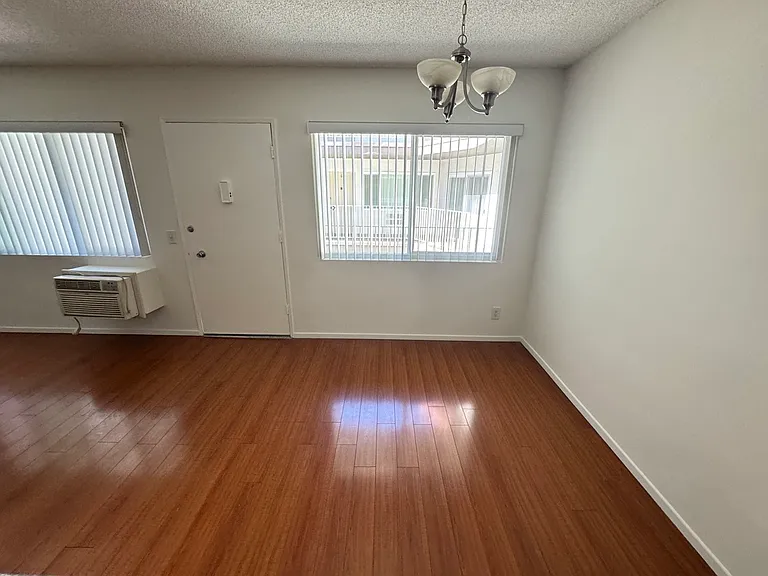 447 W Elk Ave #3 — Photo 21
