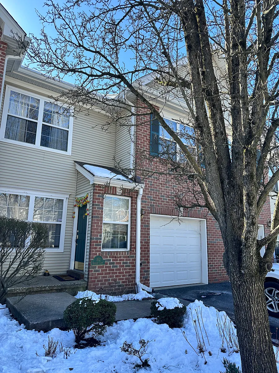 Building Photo - 102 Somerset Ct