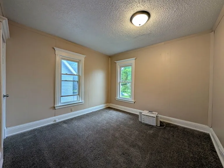 661 N Indiana Ave — Photo 5
