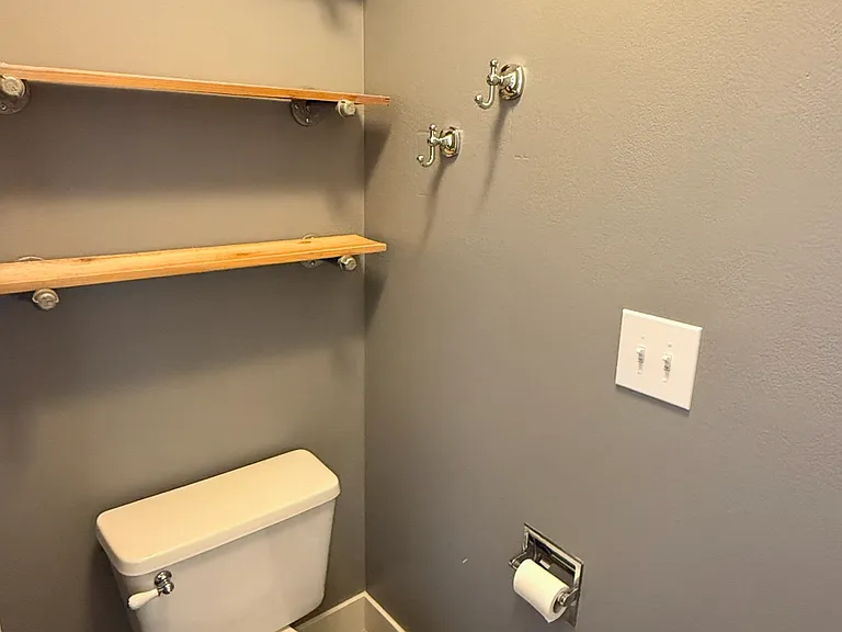1210 Creekwood Ct — Photo 13