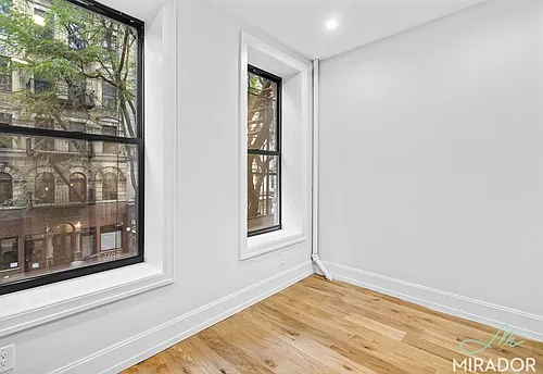 221 E 10th St #14 Photo 1