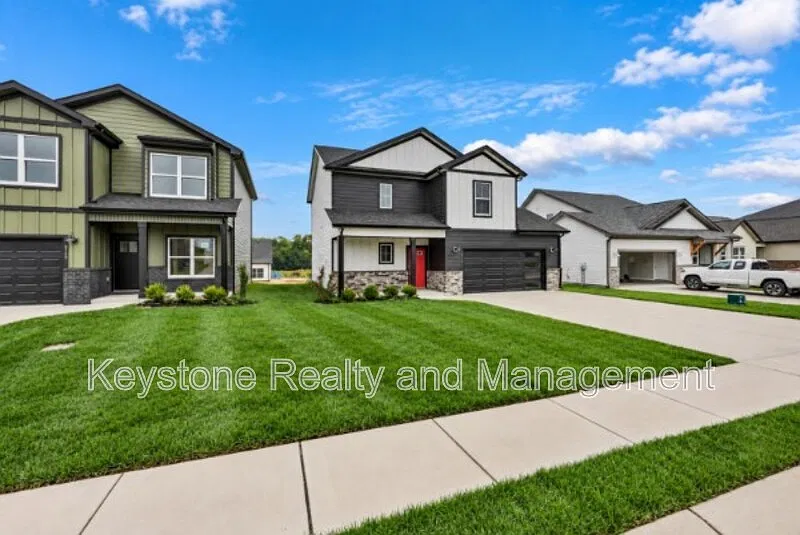 3 bed, 2.5 bath, 1690 sqft, $1,900 — Photo 2