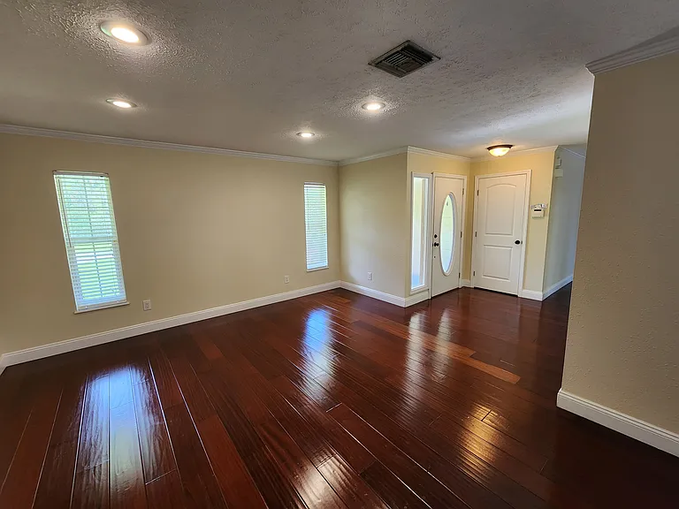 2403 Stonehill Ave — Photo 5