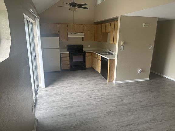 4th image of 4531 Boardwalk Dr