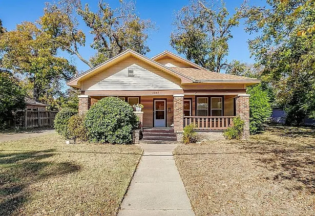 1041 W Vanderbilt St — Photo 1