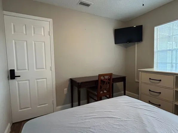 15073 SW 35th Cir, 15073 SW 35th Cir Room 5, Ocala, FL 34473