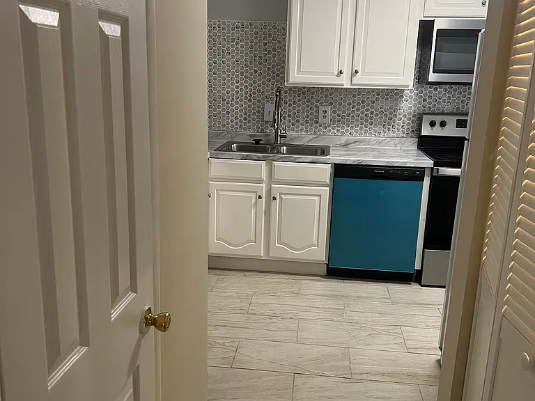 7616 Woodbine Dr — Photo 5
