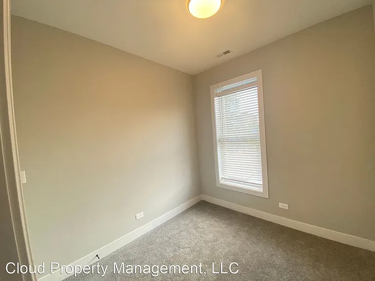 2542 S Albany Ave #1R — Photo 4