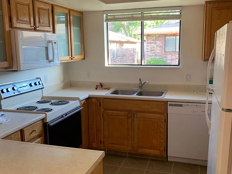 375 S Main St #17 — Photo 3