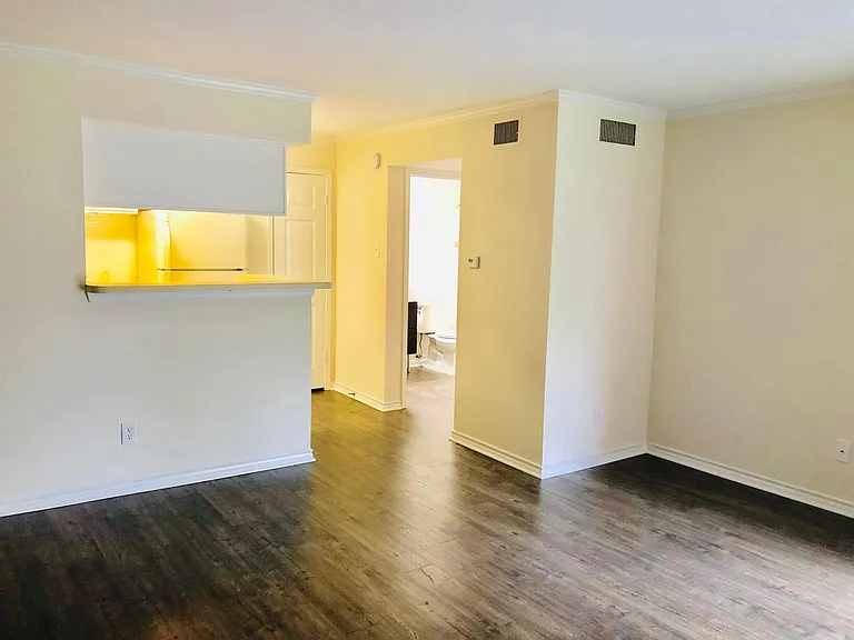 1535 Lincoln Way #202 — Photo 3