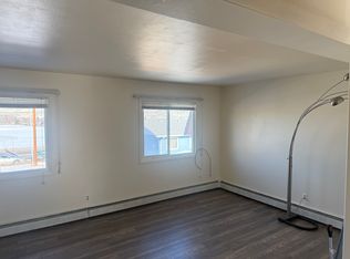 355 Anvil Dr APT B, Green River, WY 82935