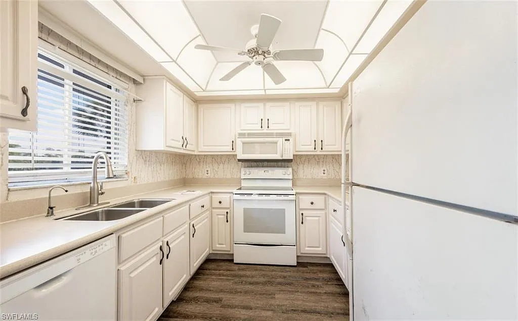 2 bed, 2.0 bath, 1054 sqft, $1,700 — Photo 1