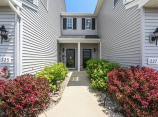 227 Sweetbriar Ct, Lowell, IN