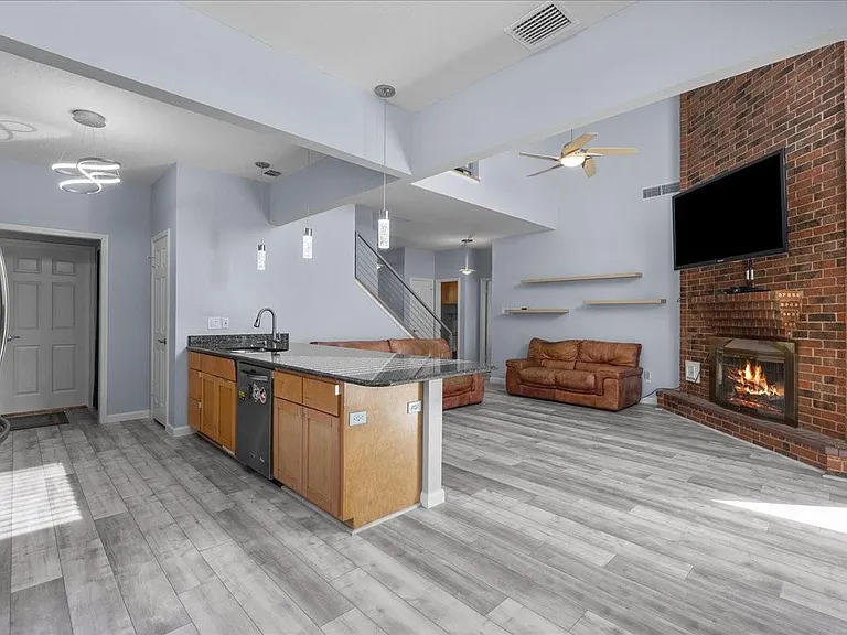 1016 Glenshannon Ave — Photo 33