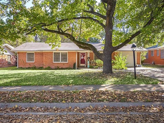 2nd image of 2934 College Cir