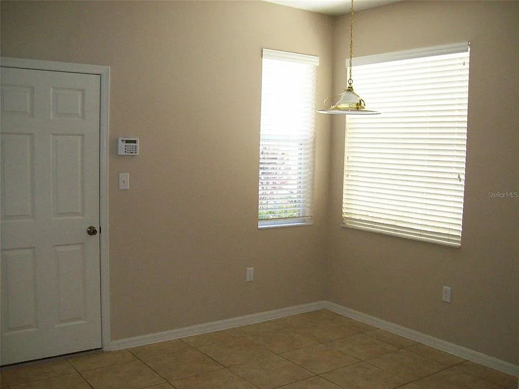 3 bed, 2.5 bath, 1912 sqft, $2,195 — Photo 4